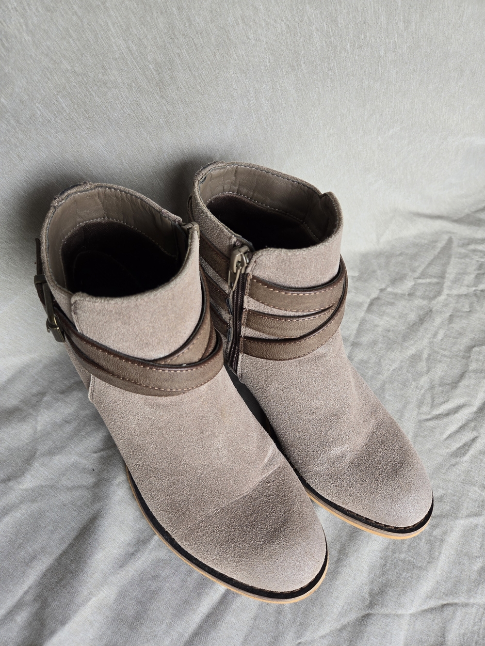 Denver Hayes Taupe Suede Ankle Booties - Size 37 (US 6.5) - Picture 13 of 13